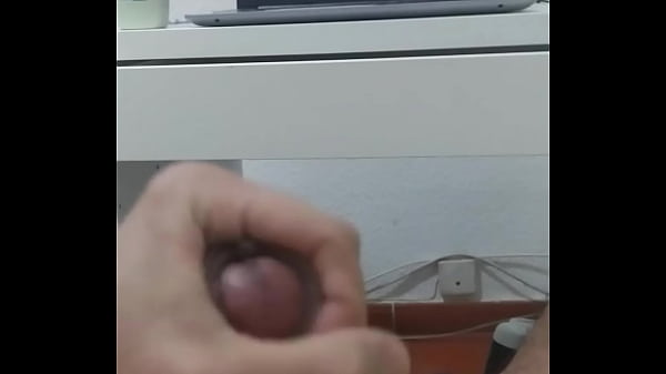 Dochodzę oglądając gejowskie porno