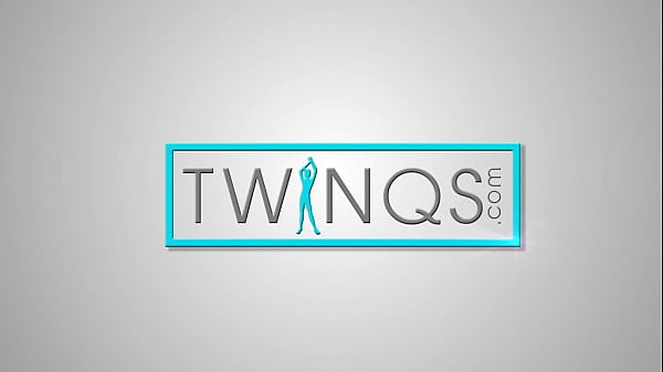 James w parze białych krótkich skarpetek szarpie się aż do orgazmu!