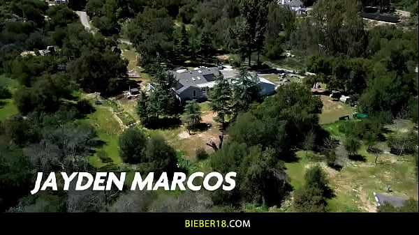 Jayden Marcos nawiązuje kontakt z nowym nabywcą domu, Derekiem Kage