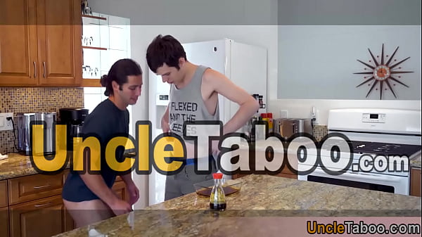 Kiedy twój przyrodni brat jest seksownym i gorącym ogierem, niewiele możesz zrobić, po prostu zrób go na oklep.