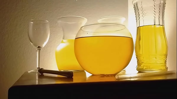 Lewatywy z moczu, beżowe pończochy i ty