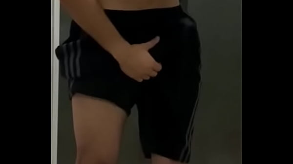 Młody wanker z ręczną robótką