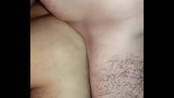 Mój rommie przychodzi gorący i rozwala mi tyłek