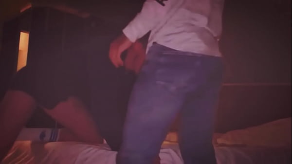 Mój żonaty przyjaciel zostaje przeze mnie zerżnięty