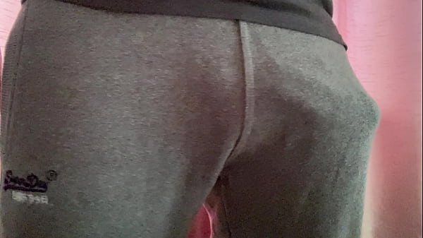 Mr Big Dick UK wrócił z siłowni i czuje się napalony