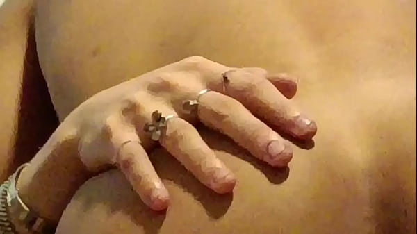 Muskularny facet zostaje zerżnięty przez twinka