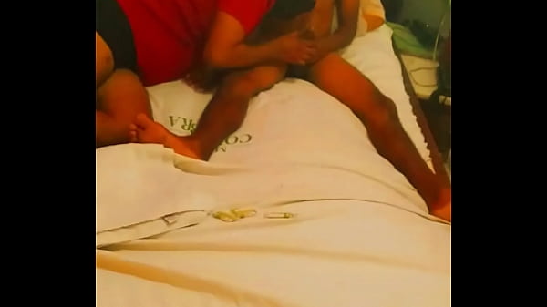 Nowy kolega z pracy wypróbowuje mój tyłek!