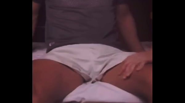 Obciągam mojemu sąsiadowi po raz pierwszy, a on mnie pieprzy.