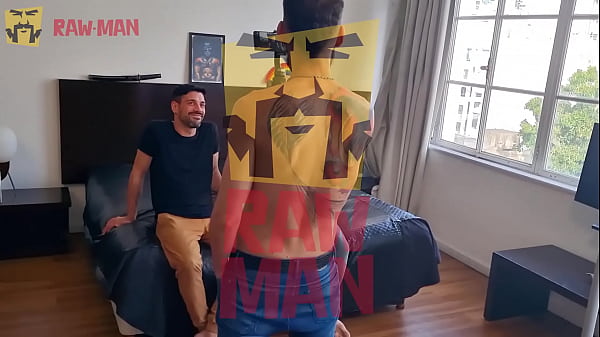 Pierre pozwala się wykorzystać jako zabawka, by posmakować spermy Faisula BACSTAGE