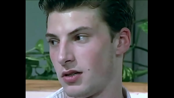 Puszczalska dupa twink zostaje surowo zerżnięta przez 2 czeskich facetów z ogromnymi kutasami: