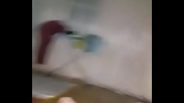 Sergey z Kazachstanu masturbuje się grubym kutasem. 9