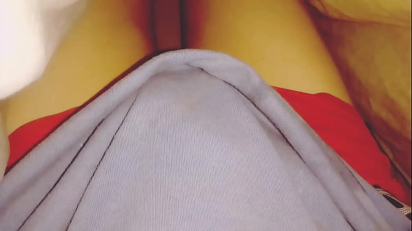 Śliczna nastolatka handjob przed snem