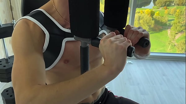 Trener zerżnął swojego twinka podczas treningu na symulatorze – 501