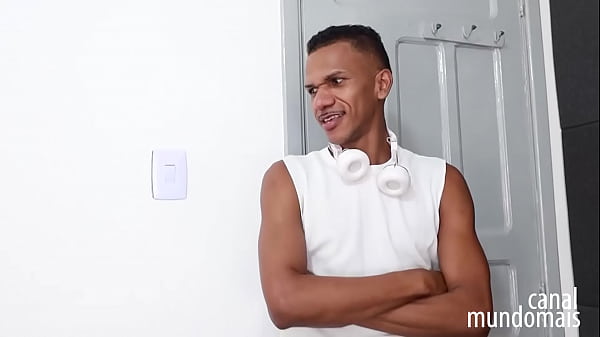 Trzy przyjaciółki uprawiają seks w Sylwestra na szczęście!