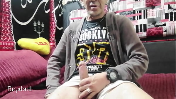 Twardy pod spodenkami