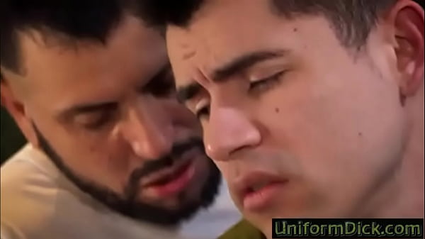 [UniformDick]- Pierwszy męski kutas żołnierza w wojsku