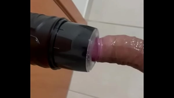 Wkładanie kutasa do masturbatora