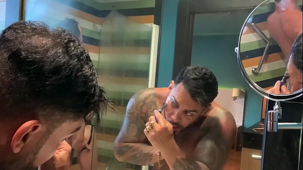 Zabawa z uległym w SHOWER — VIKTOR ROM – SERGIO WILDE —