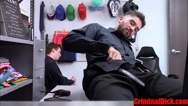 Żonaty gliniarz zerżnięty przez nowego partnera Chrisa Damneda