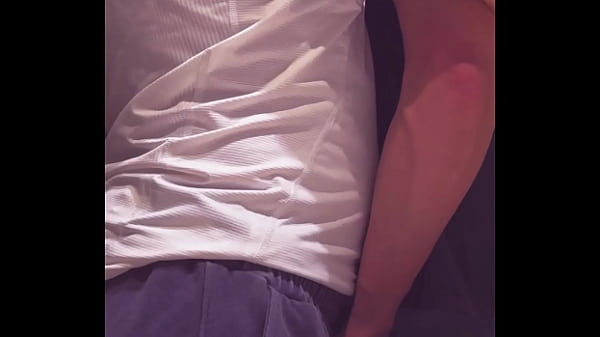 Daję kutasa mojemu ciekawskiemu sąsiadowi, kiedy moja żona jest poza miastem