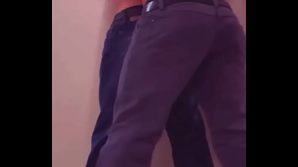 Pijany sportowiec pieprzy się z pracownikiem na hotelowych korytarzach