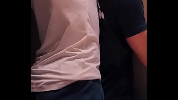 Pieprzyliśmy się potajemnie w hotelowej łazience po kilku drinkach w barze.