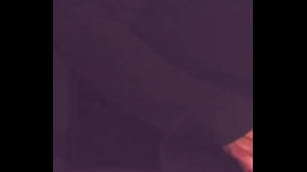 Po raz pierwszy smakuję kutasa mojego przystojnego i wysportowanego sąsiada