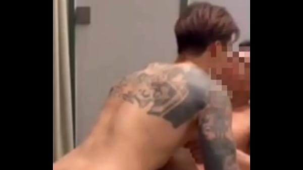 #327 gejowska para mięśni – film gejowski