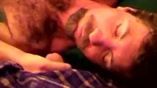 Włochaty prosty redneck dostaje wytryski