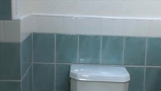 Hottie Twink Szarpanie się pod prysznicem