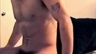 Prosty gość wyssany przez swojego homoseksualnego przyjaciela