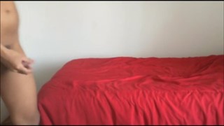 Novinho brasileiro batendo punheta