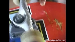 Młody skater cum na cam